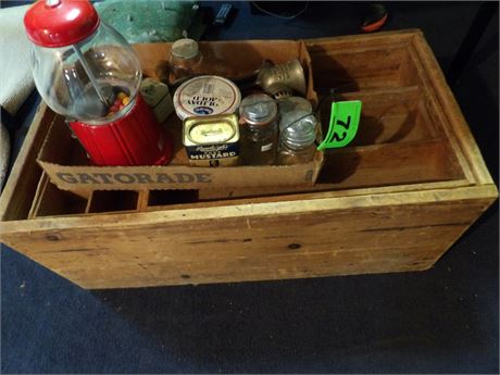 VINTAGE TOOL WOOD ORGANIZER - MISC COLLECTIBLES