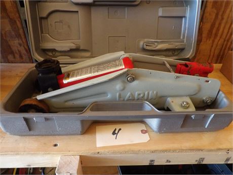 LARIN 4000# FLOOR JACK