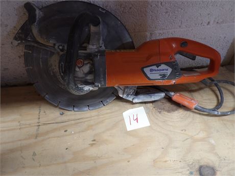 HUSQVARNA ELECTRIC DEMO SAW