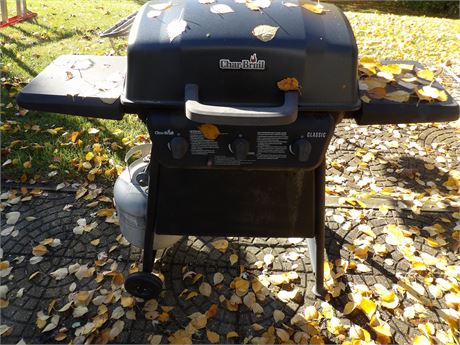 CHARBROIL GAS GRILL