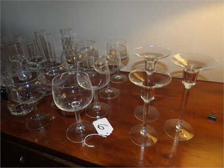 ASSORTMENT OF GLASSWARE - WINE GLASSES ETC