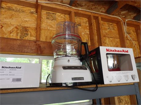 KITCHEN AID UNIT W / ACCESSORIES