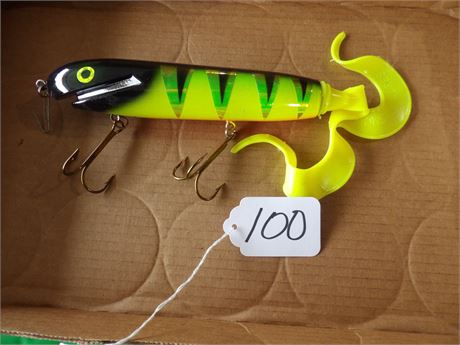 RUBBER TAIL JERK BAIT MUSKY LURE