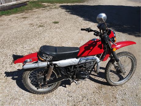 1980 SUZUKI  TS MOTORCYCLE ( HAS TITLE )