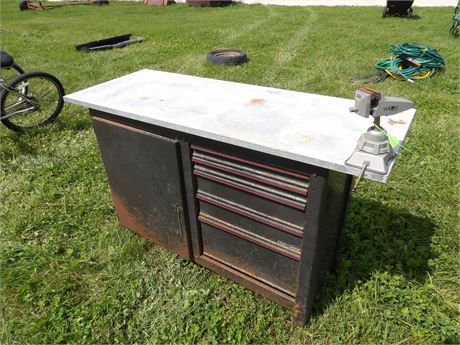 CRAFTSMAN TOOL BOX W / BENCH & VISE