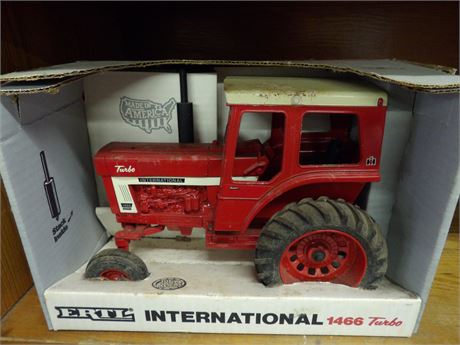 INTERNATIONAL 1466 TURBO TRACTOR ( ROUGH COND. )