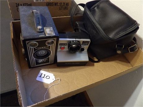 BROWNIE TARGET 16 CAMERA - POLAROID PRONTO B CAMERA W / CASE