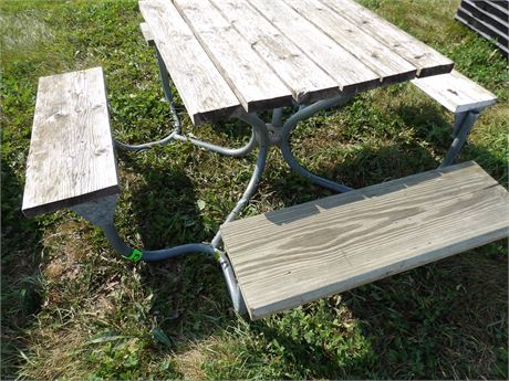 PICNIC TABLE