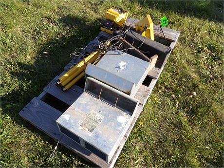 BABY PIG FEEDER - LIGHTS ETC