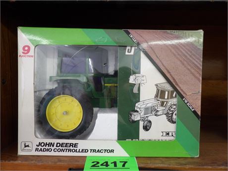 JD RADIO CONTROLLED TRACTOR - 1/16 SCALE