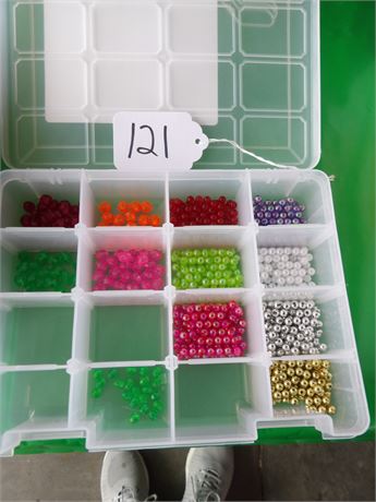 FISHING BEADS W / PLASTIC ORGANIZER