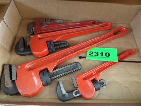 ASSORTMENT OF PIPE WRENCHES
