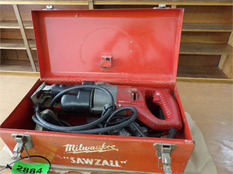 MILWAUKEE SAWZALL W / CASE