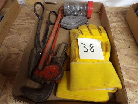PIPE WRENCH - GLOVES ETC