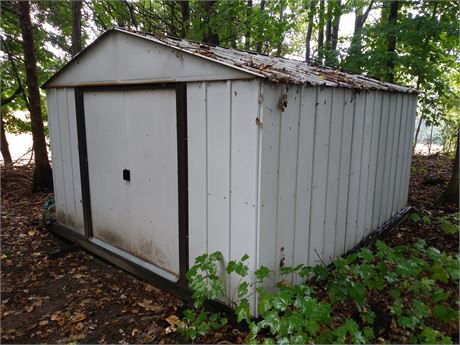 METAL YARD SHED ( BUYER TO REMOVE )