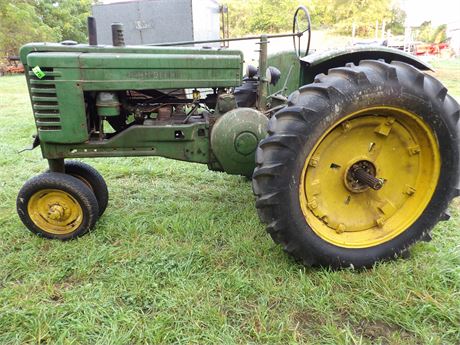 JOHN DEERE MODEL TRACTOR - ENGINE LOOSE