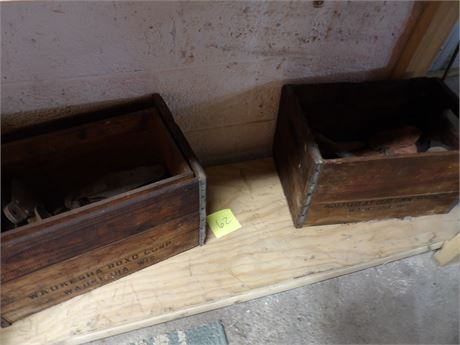 WOOD CRATES W / MISC. ( 2 )