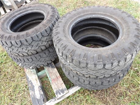 LT275/70R18 TRUCK TIRES ( WRANGLER )