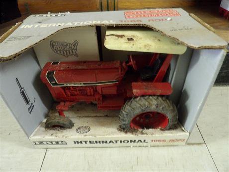 INTERNATIONAL 1066 TRACTOR W/ROPS ( ROUGH COND. )