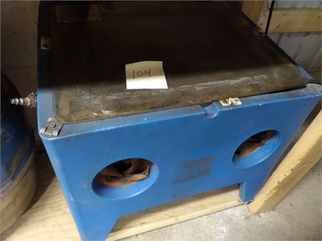 SAND BLASTING CABINET