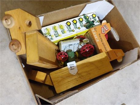 WOODEN TRUCK - COLLECTIBLE TRACTORS