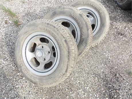 FORD MUSTANG P205/60R13 - 4 BOLT TIRES WITH RIMS