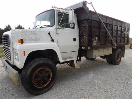 1997 FORD TRUCK W/ DUMP BOX ( HAS TITLE )