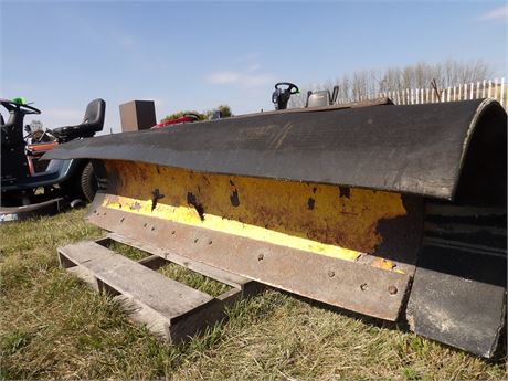 MOOSE UTV PLOW - APPROX. 6'