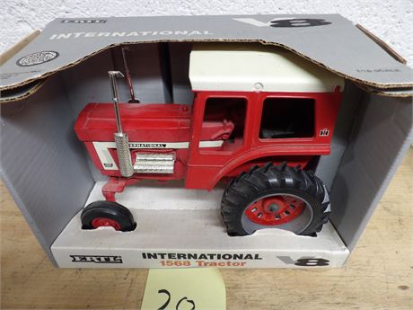 IH 1568 TRACTOR