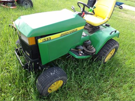 JOHN DEERE 445 RIDER W / DECK