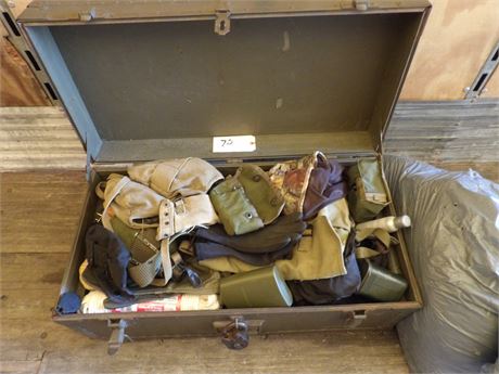 MILITARY TRUNK W / ACCESSORIES