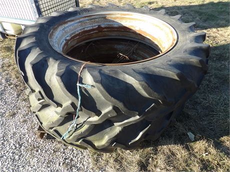 TRACTOR TIRES 15.5-38 W / RIMS