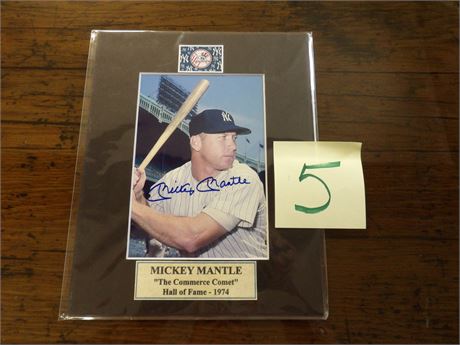 MICKEY MANTLE SIGNED 8x10 PHOTO MAT