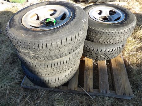 P215/75R15 TIRES W / JEEP RIMS