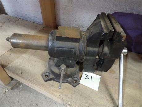 HEAVY DUTY BENCH VISE