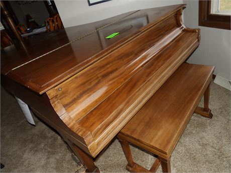 BABY GRAND  PIANO W / BENCH