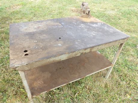 STEEL WORKBENCH W / VISE