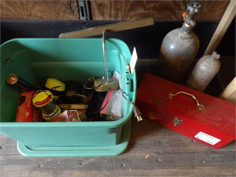 RUBBERMAID  WITH OFFICE ITEMS