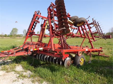 KRAUSE TILLAGE TOOL 30' W / REAR HARROW MOD. 3127A