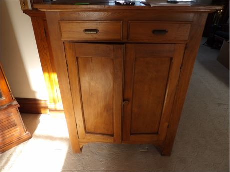 VINTAGE WOOD PIE CHEST