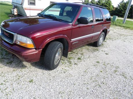 2001 GMC JIMMY 4x4 SLE ( HAS TITLE )