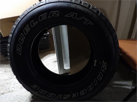 TIRE ( FOR SIZE SEE PICTURE )