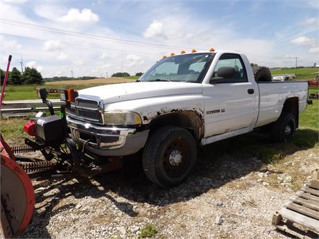 2002 RAM 2500 V8 TRUCK W / HINIKER BLADE