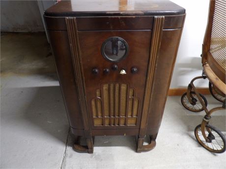 VINTAGE STEREO CABINET