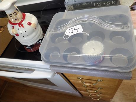 MUFFIN TIN - CERAMIC CHEF W / WOODEN KITCHEN UTENSILS