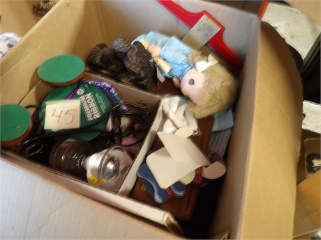 LARGE BOX OF KNICK KNACKS - DECORATIONS - MISC LOT