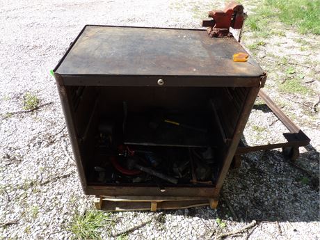 O'Brien Auctioneers Online Auctions - TOOL CHEST W / VISE & MISC