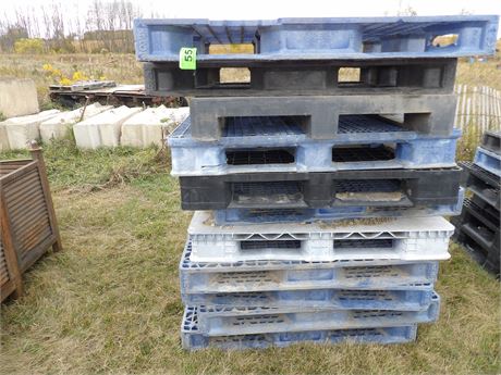 PLASTIC PALLETS ( 11 TOTAL )