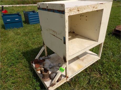 ROLL AROUND STEEL CABINET