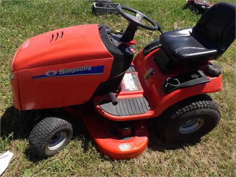 SIMPLICITY REGENT 22 HP RIDER W / 44" DECK